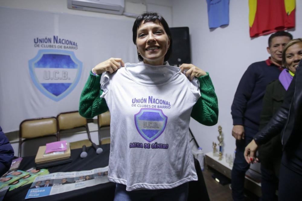 Mayra Mendoza se reunió con autoridades de la Unión Nacional de Clubes