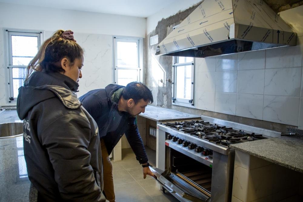 El Municipio entregó equipamiento en más de 100 establecimientos educativos