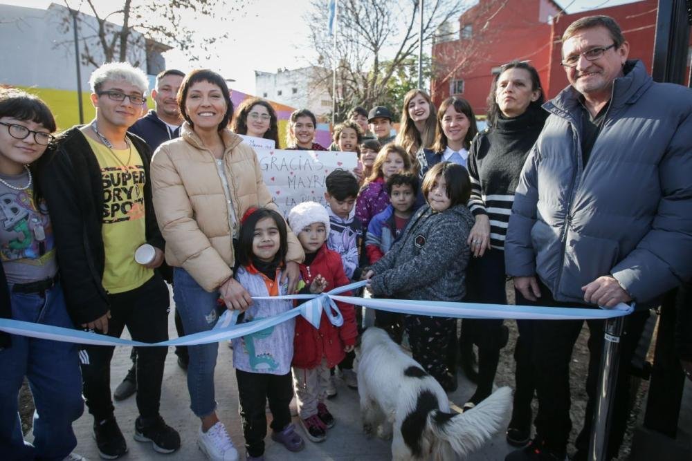 Mayra Mendoza inauguró la puesta en valor de la plaza Manuel Lombardía en la IAPI