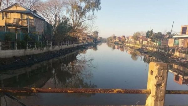 Trabajos de limpieza y desobstrucción en los arroyos del distrito