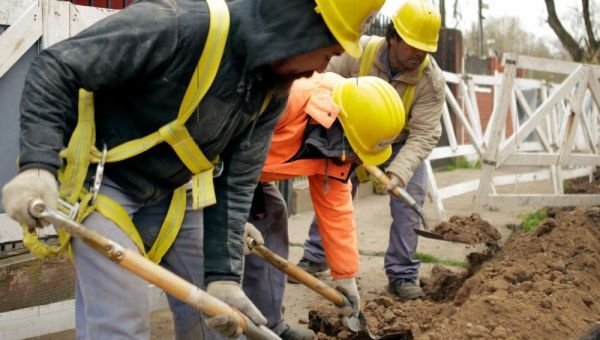 AySA continúa ejecutando su plan de obras de agua y cloacas para beneficiar a 93 mil habitantes