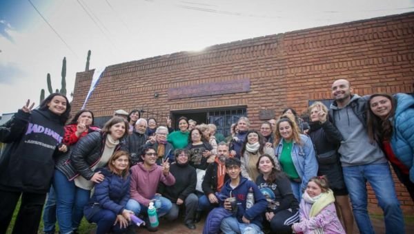 Mayra Mendoza se reunió con vecinos de Villa Alcira en el CJYP "Volver a Vivir"