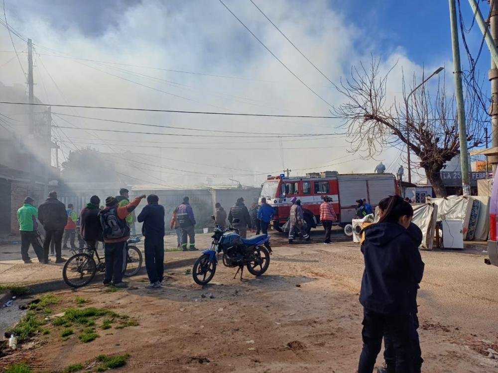 Devastador incendio en Villa Los Álamos