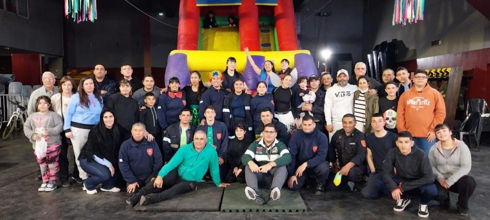 Bomberos de Solano celebraron el Día de la Niñez con juegos, regalos y solidaridad