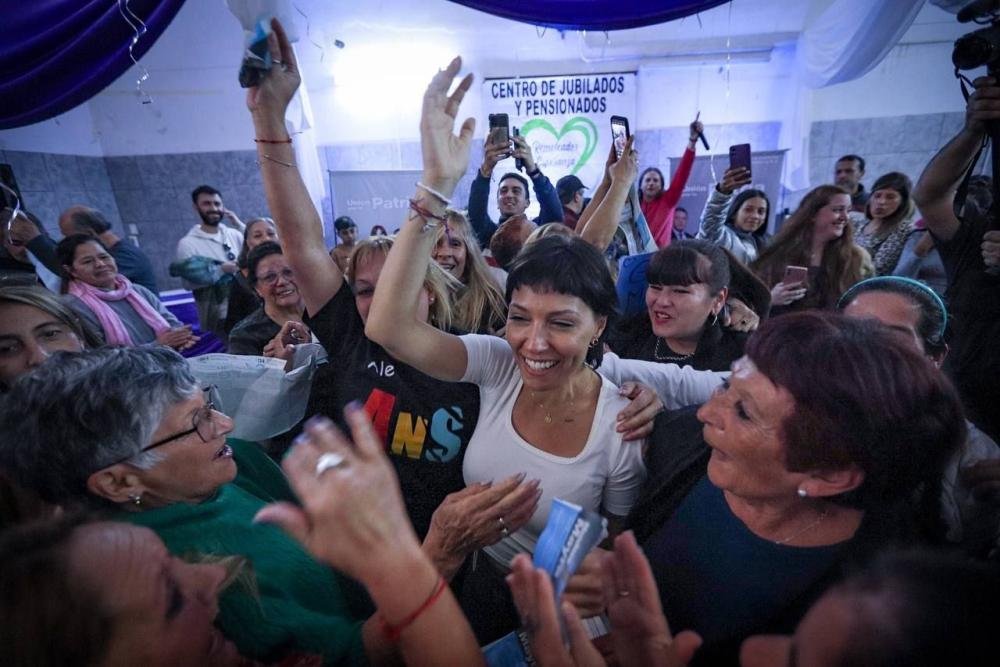 Mayra Mendoza se reunió con referentes de instituciones de Quilmes Oeste en el CJyP "Remolcador Esperanza"