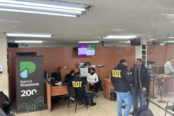 Allanamientos en Quilmes y Ezpeleta: Desbaratan banda que intentó asaltar un banco