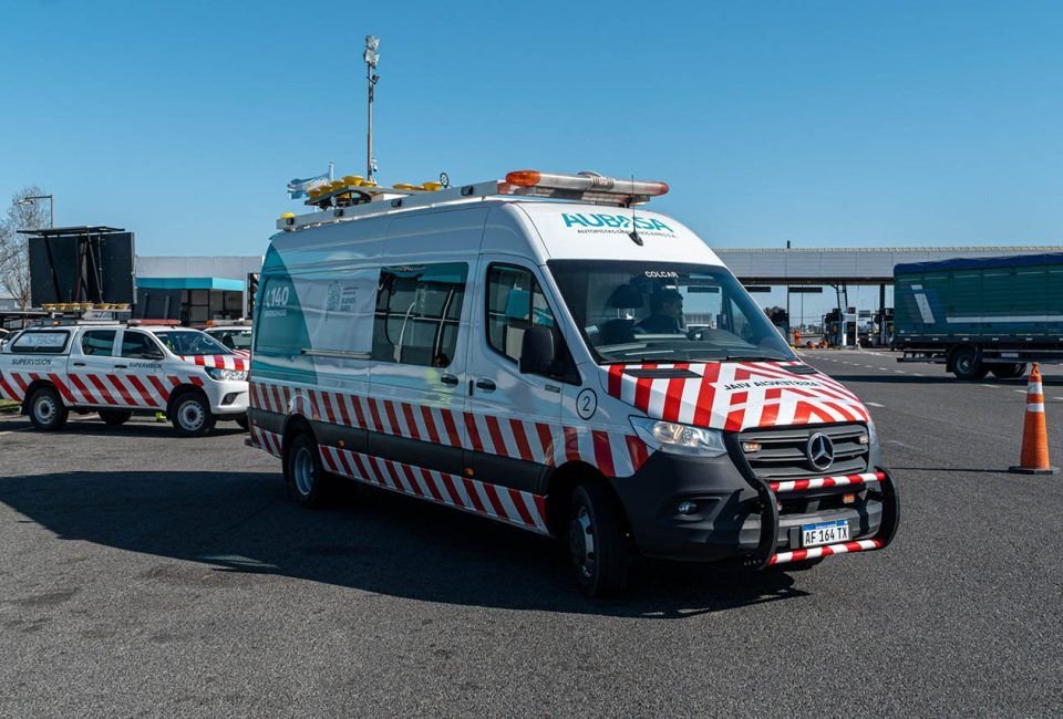 Violento choque en la Autopista deja tres heridos