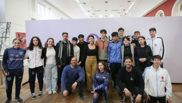 Jóvenes deportistas recibieron apoyo económico del municipio