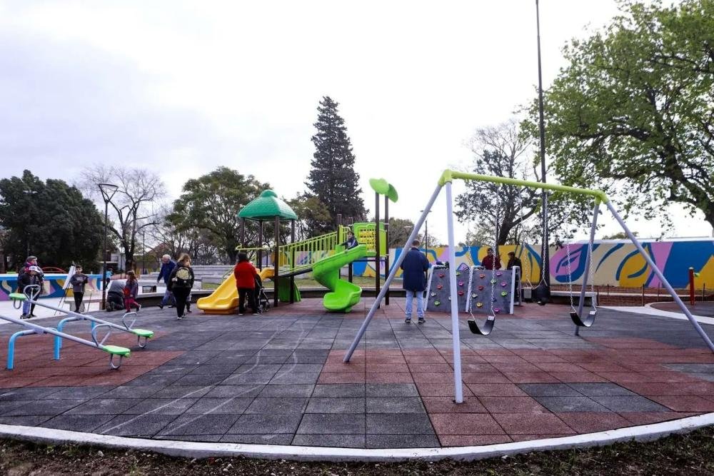 Inauguraron la puesta en valor integral de la Plaza Lourdes