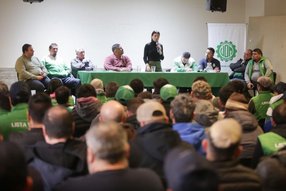 Mayra Mendoza compartió una charla política en la sede de la UOM local