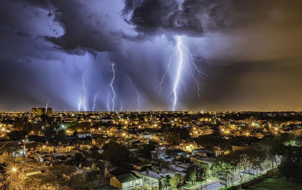 La “Tormenta de Santa Rosa” llega con lluvia, sudestada y crecida del rio