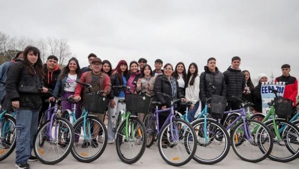 Entregaron 400 bicicletas a estudiantes del distrito