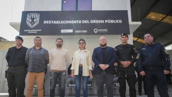 Mayra Mendoza recorrió la puesta en valor de la Comisaría 3°