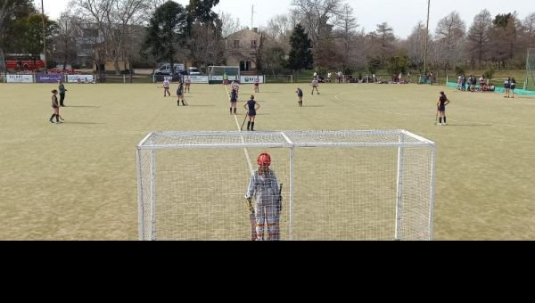 Colegios de Quilmes compartieron un torneo de hockey