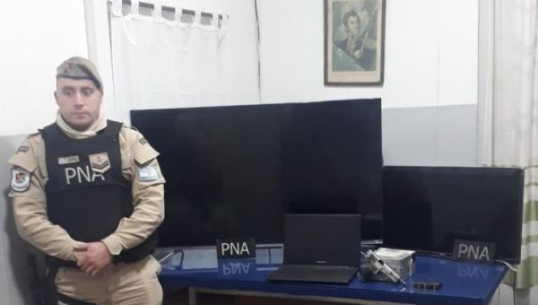 Intentó huir de un control policial: Lo detuvieron y recuperaron elementos robados