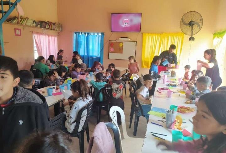 Buscan voluntarios para dictar talleres y apoyo escolar en un comedor de La Ribera