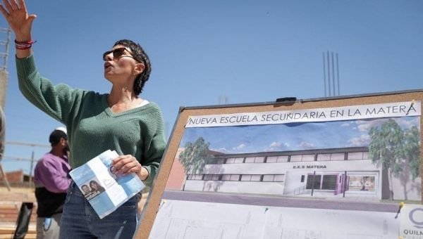 Mayra Mendoza supervisó la obra de la nueva Escuela Secundaria en el barrio La Matera