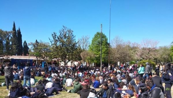 Cerca de mil estudiantes de Quilmes participaron de un encuentro en Bosques