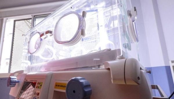 Donaron dos incubadoras de última generación para el Hospital Oller