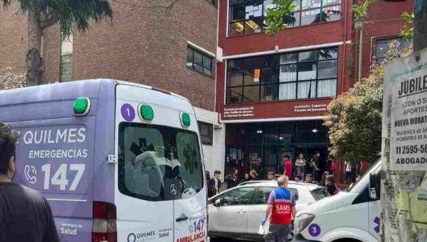 Alumno del Normal de Quilmes tiró gas pimienta e intoxicó al curso