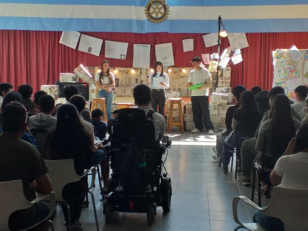 El Rotary de Ezpeleta albergó el Café Literario de la Escuela Secundaria N° 18