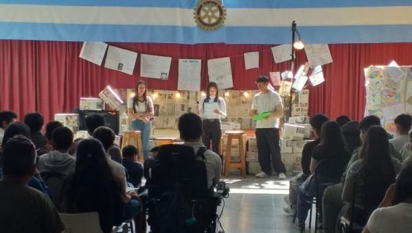 El Rotary de Ezpeleta albergó el Café Literario de la Escuela Secundaria N° 18