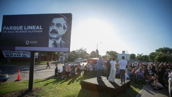 El parque lineal de Don Bosco lleva oficialmente el nombre de “Dr. Raúl Ricardo Alfonsín”