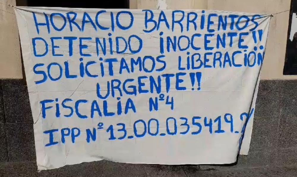 Familiares de un detenido reclaman su libertad frente a los tribunales de Quilmes