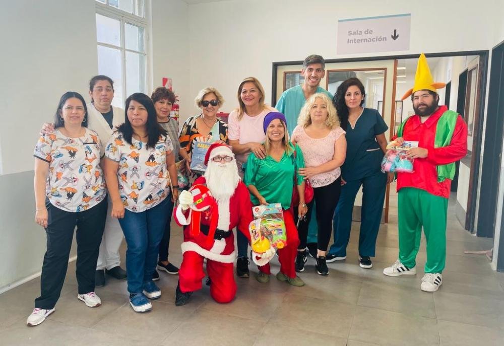 La Cooperadora del Iriarte llevó la magia navideña a todos los niños del Hospital