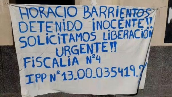 Familiares de un detenido reclaman su libertad frente a los tribunales de Quilmes