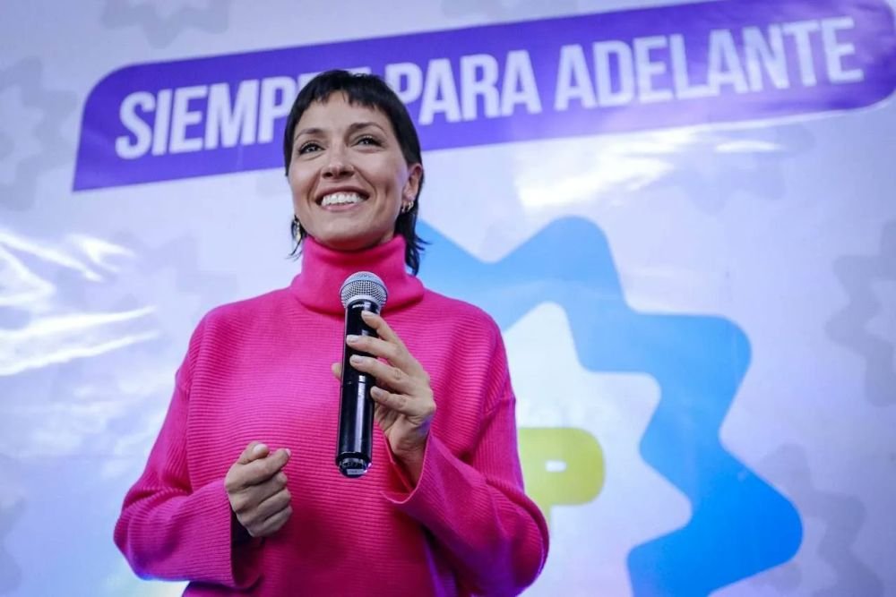 Según un sondeo, creció considerablemente la imagen positiva de Mayra Mendoza en el distrito