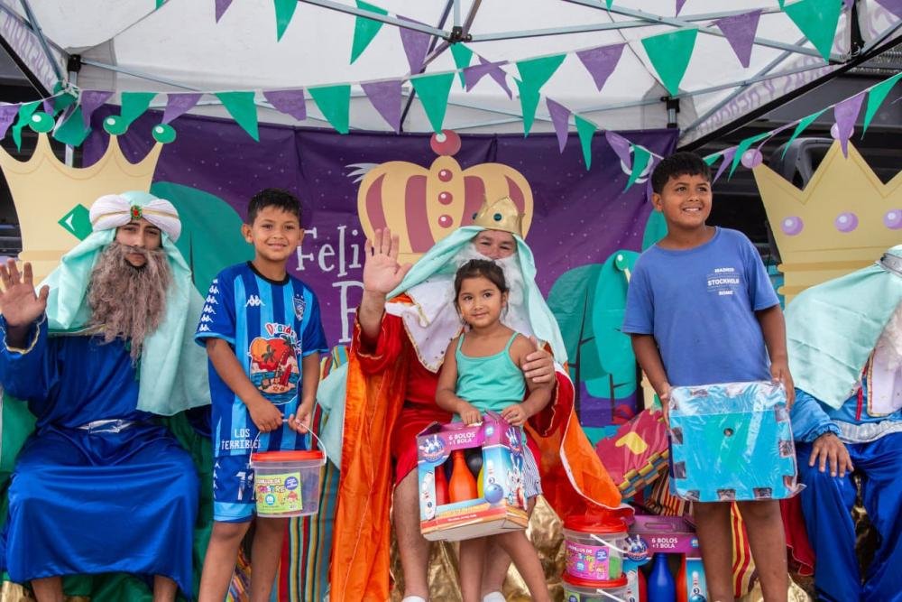 Niños quilmeños disfrutaron de una jornada de alegría junto a los Reyes Magos