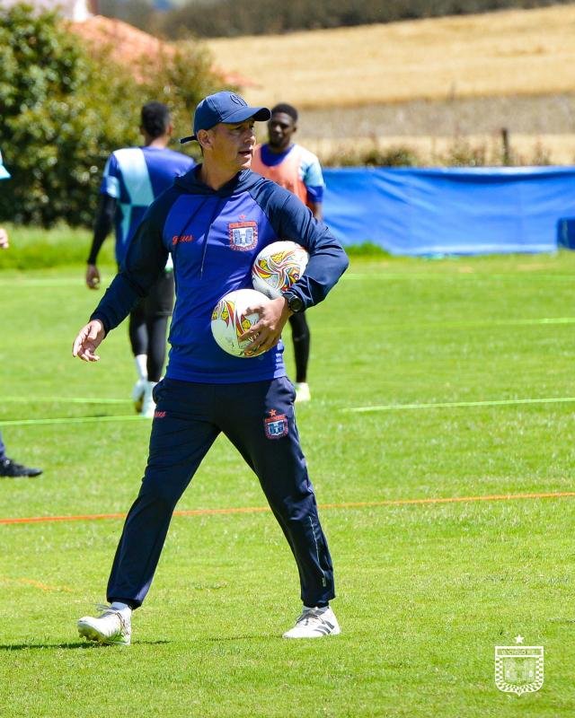 Miguel Caneo debutó con una derrota en su carrera como entrenador