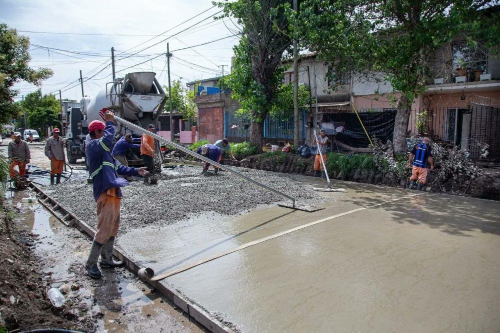 Continúa la última etapa de asfaltos del barrio 