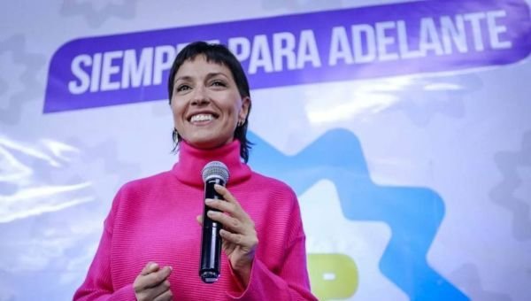 Según un sondeo, creció considerablemente la imagen positiva de Mayra Mendoza en el distrito