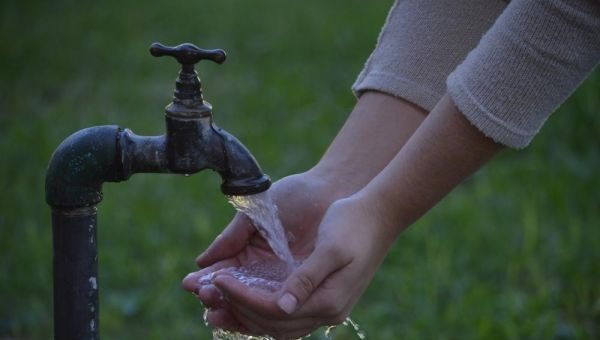 AySA pide extremar el cuidado del agua frente al aumento de las temperaturas