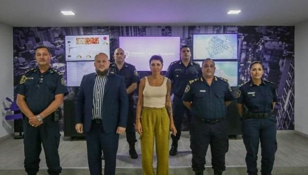 Mayra Mendoza se reunió con las nuevas autoridades de la Estación de Policía