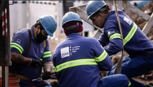 AySA informó sobre un corte de agua por tareas de emergencia