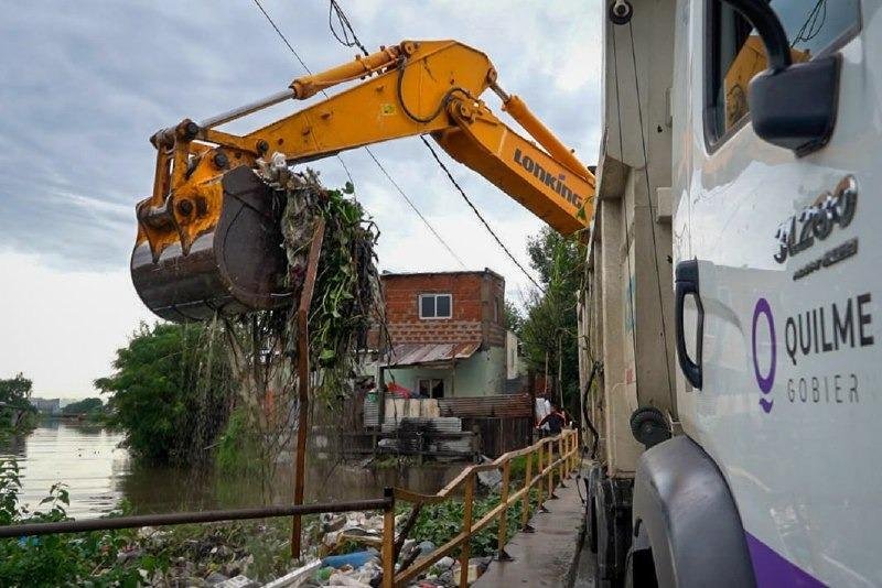 Operativo integral de limpieza en el Barrio La Colonia