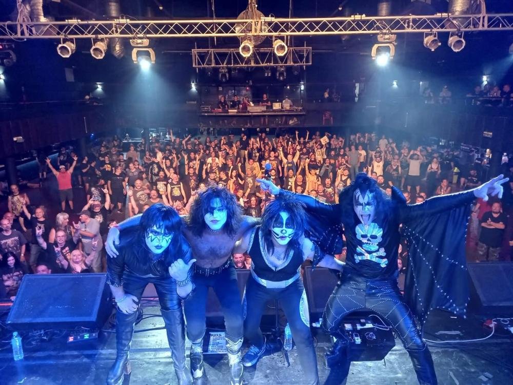 Noche de Hard Rock en Club RE: Bandas tributo a Kiss y AC DC