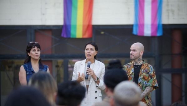 Mayra Mendoza acompañó el lanzamiento de un programa de la comunidad LGBTINB+