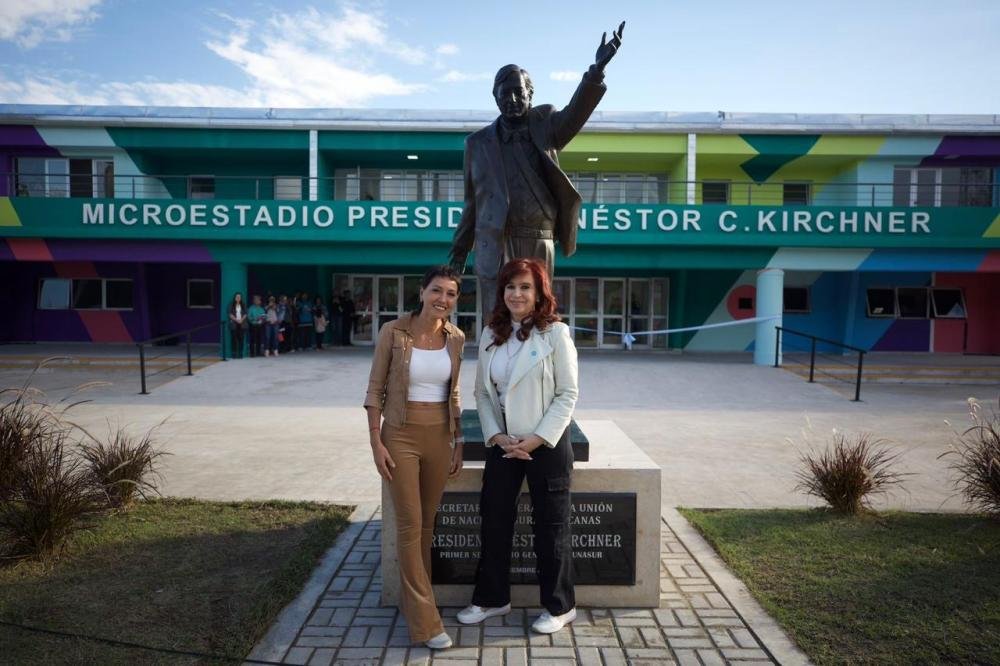 Cristina Kirchner y Mayra Mendoza inauguraron el microestadio Nestor Kirchner en Quilmes