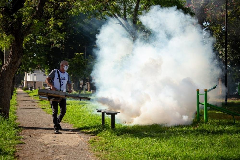 Continúan los operativos de fumigación en todo el distrito