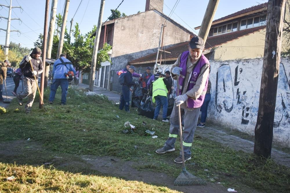 Los municipios de Quilmes y Almirante Brown realizaron operativo de limpieza en conjunto