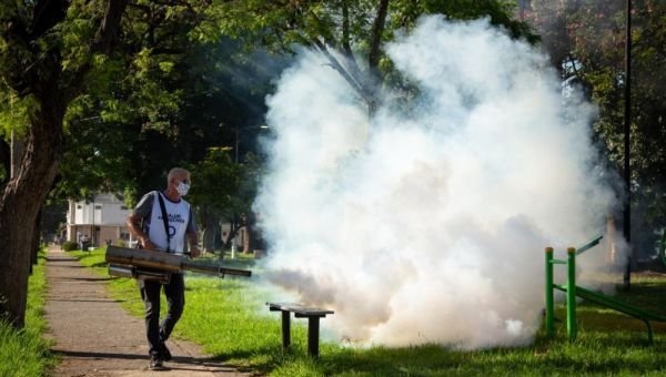 Continúan los operativos de fumigación en todo el distrito