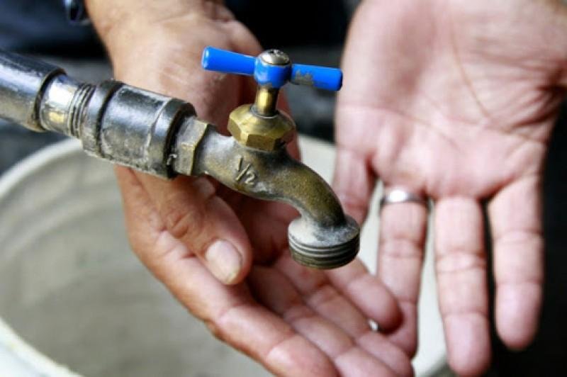 Restricción en el suministro de agua por tareas de emergencia