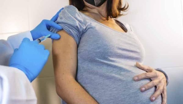 La nueva vacuna obligatoria para embarazadas se aplica en Quilmes de forma gratuita