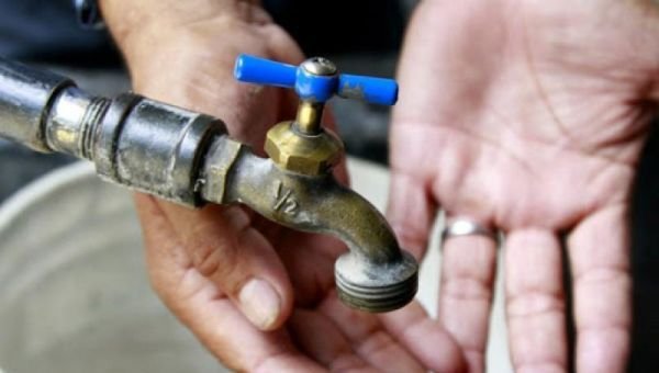 Restricción en el suministro de agua por tareas de emergencia