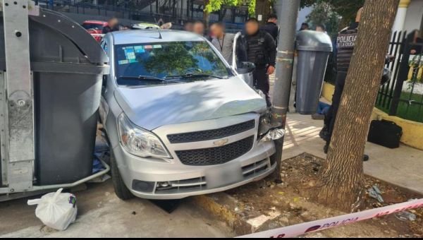 Usaban un auto robado en Quilmes para cometer delitos: Fueron detenidos tras chocar en Capital