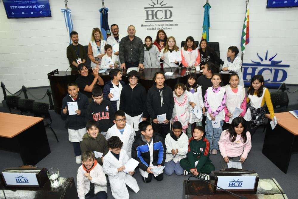 Alumnos de la EP N° 66 y del San José participaron de "Estudiantes al HCD"